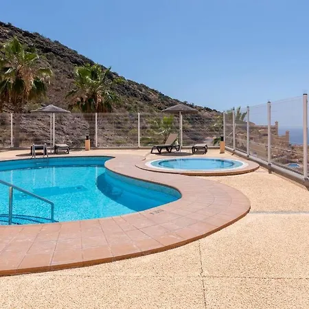 The Sunset Views Costa Adeje, Heated Pool شقة